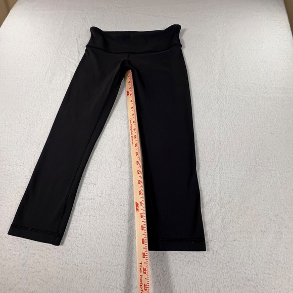 Lululemon Women's Cropped Leggings Size 6 with 21" Inseam in Black - Picture 7 of 13